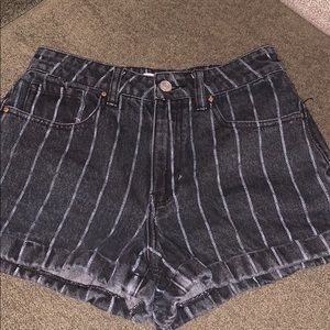 Striped denim high-waisted mom short